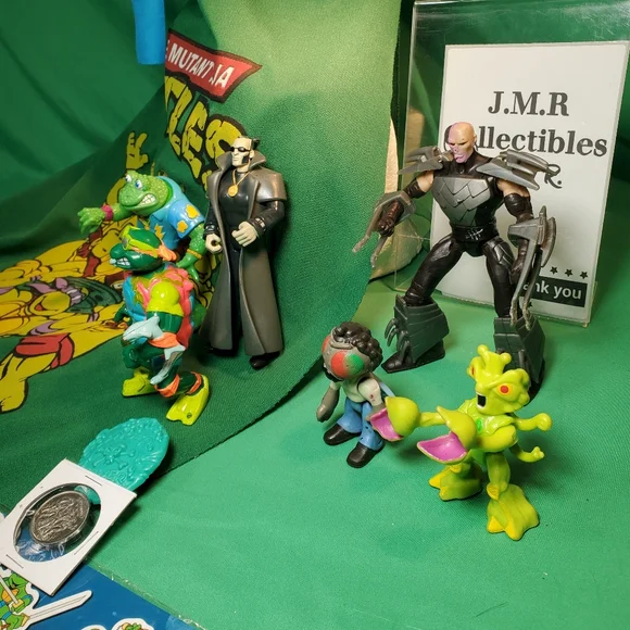 Vintage Teenage Mutant Ninja Turtles (TMNT) Action Figure & Merchandise Lot - Picture 8 of 17